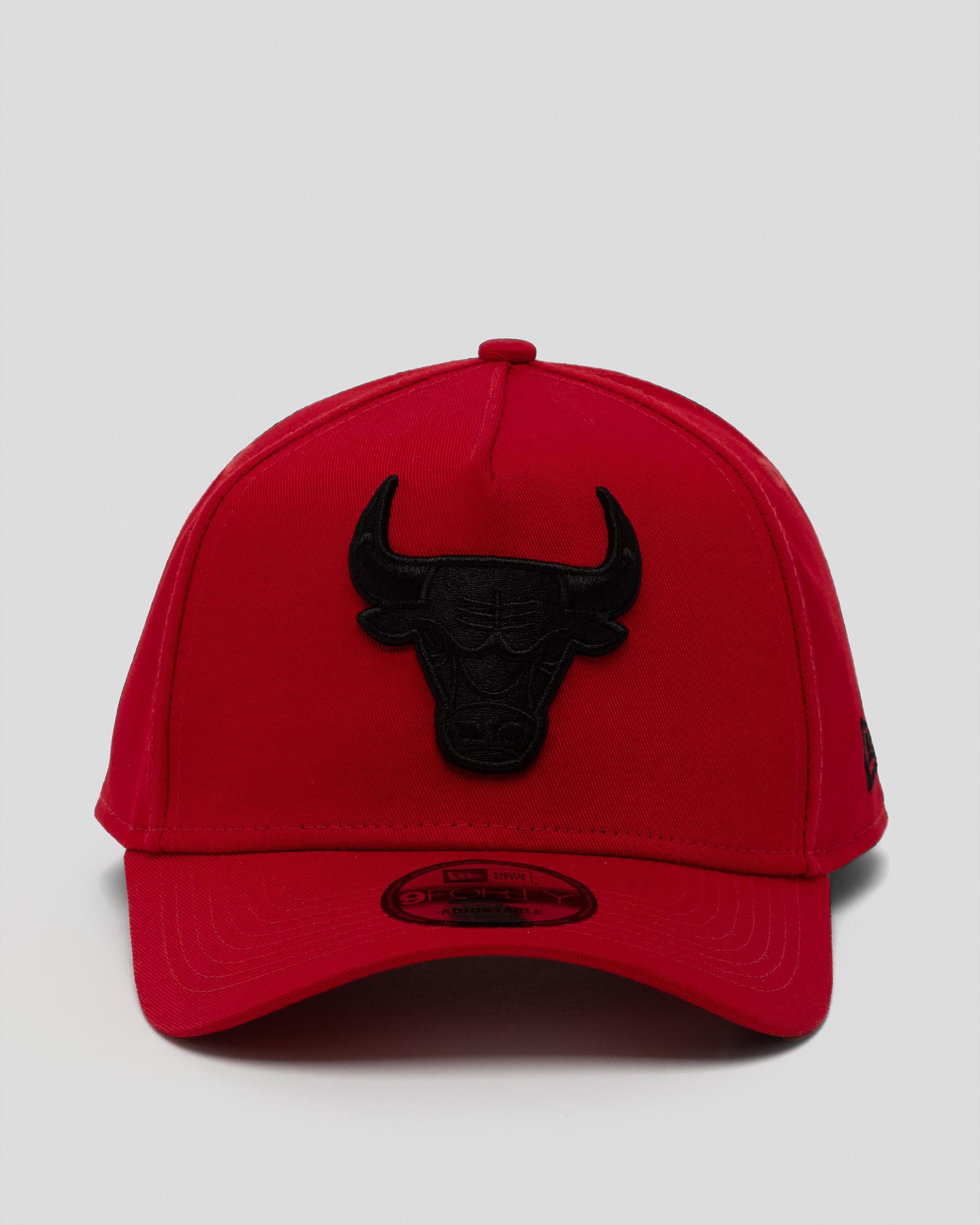 red New Era Chicago Bulls 9FORTY A-Frame snapback features a stark black embroidered team logo on the front.