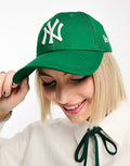 New Era 9FORTY New York Yankees cap features a kelly green color scheme with a white embroidered logo