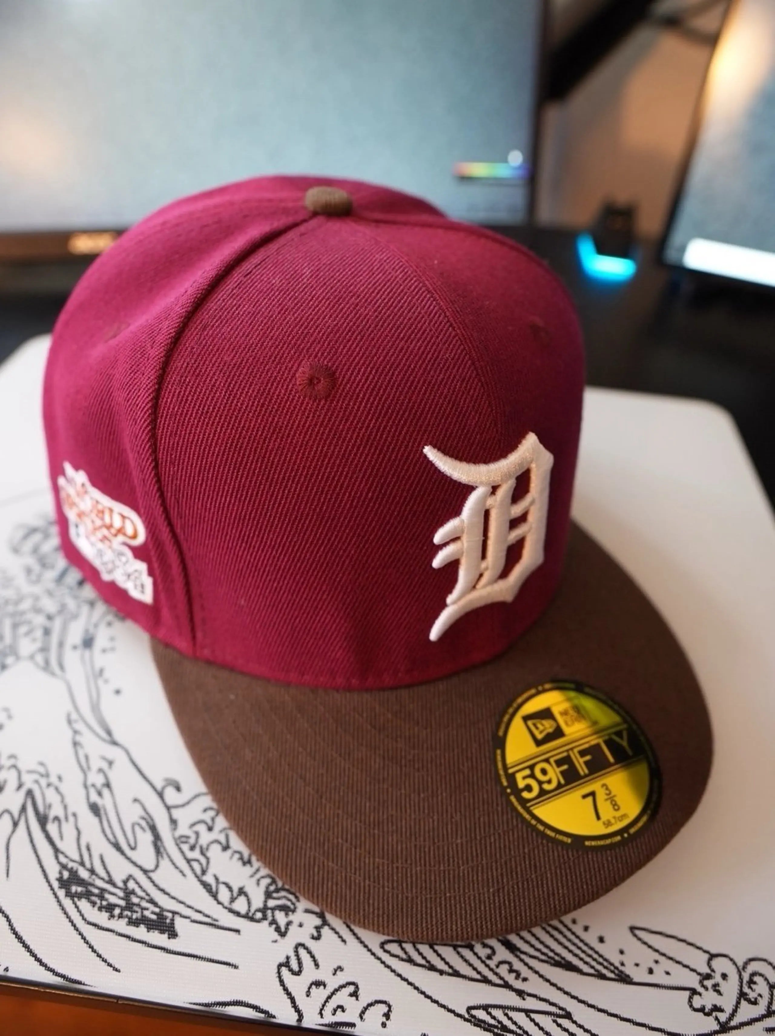 New Era 59FIFTY Detroit Tigers fitted hat features a burgundy crown and a brown brim.