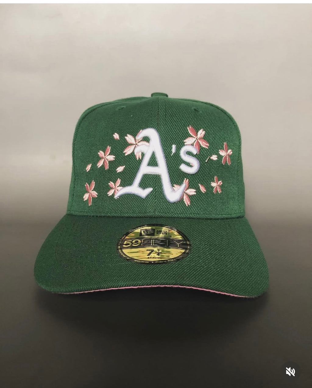 New Era Floral Series 59FIFTY Fitted cap featuring the Oakland Athletics team logo with floral embroidery