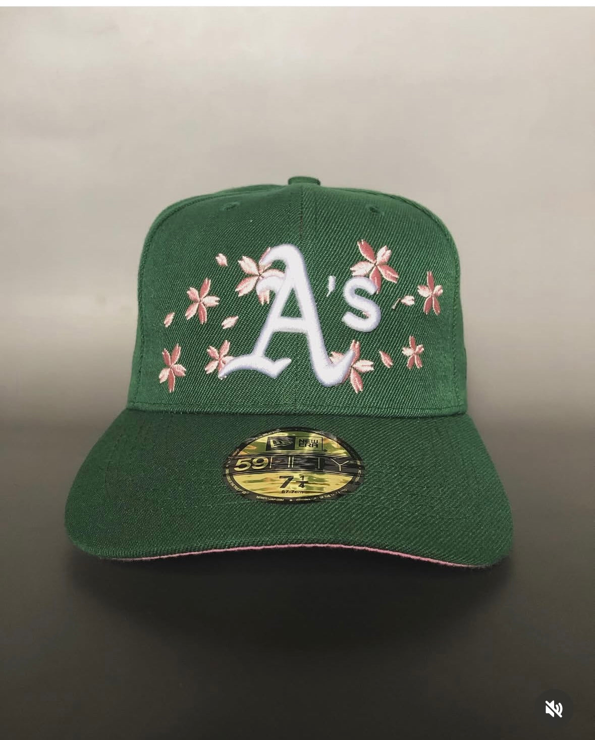 New Era Floral Series 59FIFTY Fitted cap featuring the Oakland Athletics team logo with floral embroidery